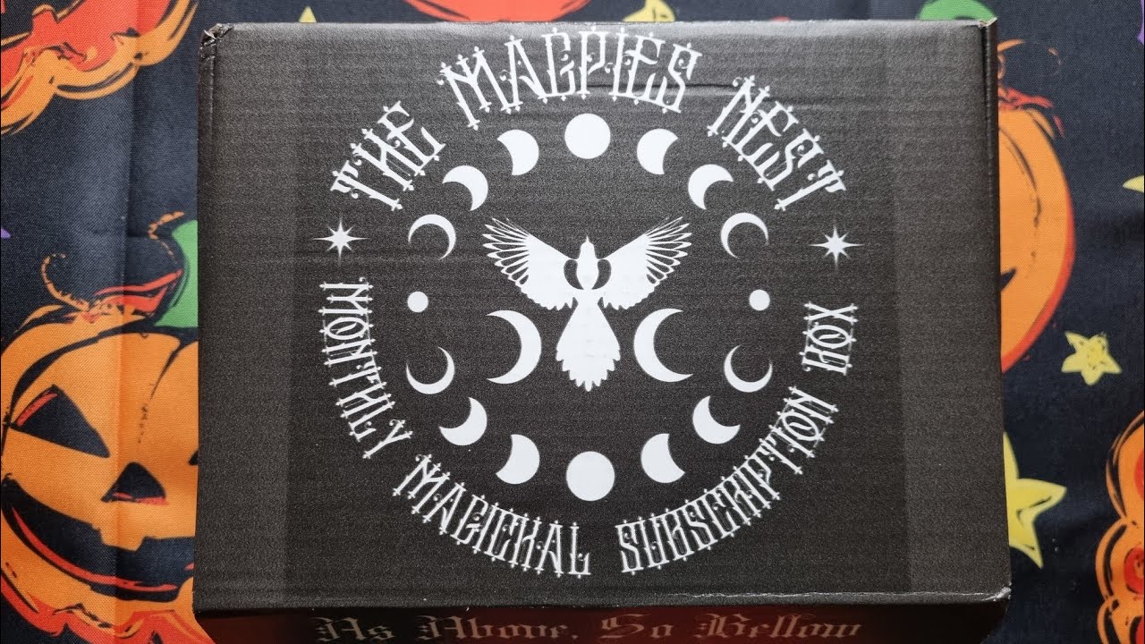 UNBOXING A NEW BOX ! - The Magpies Nest Monthly Subscription Box from The Magpie and the Moon