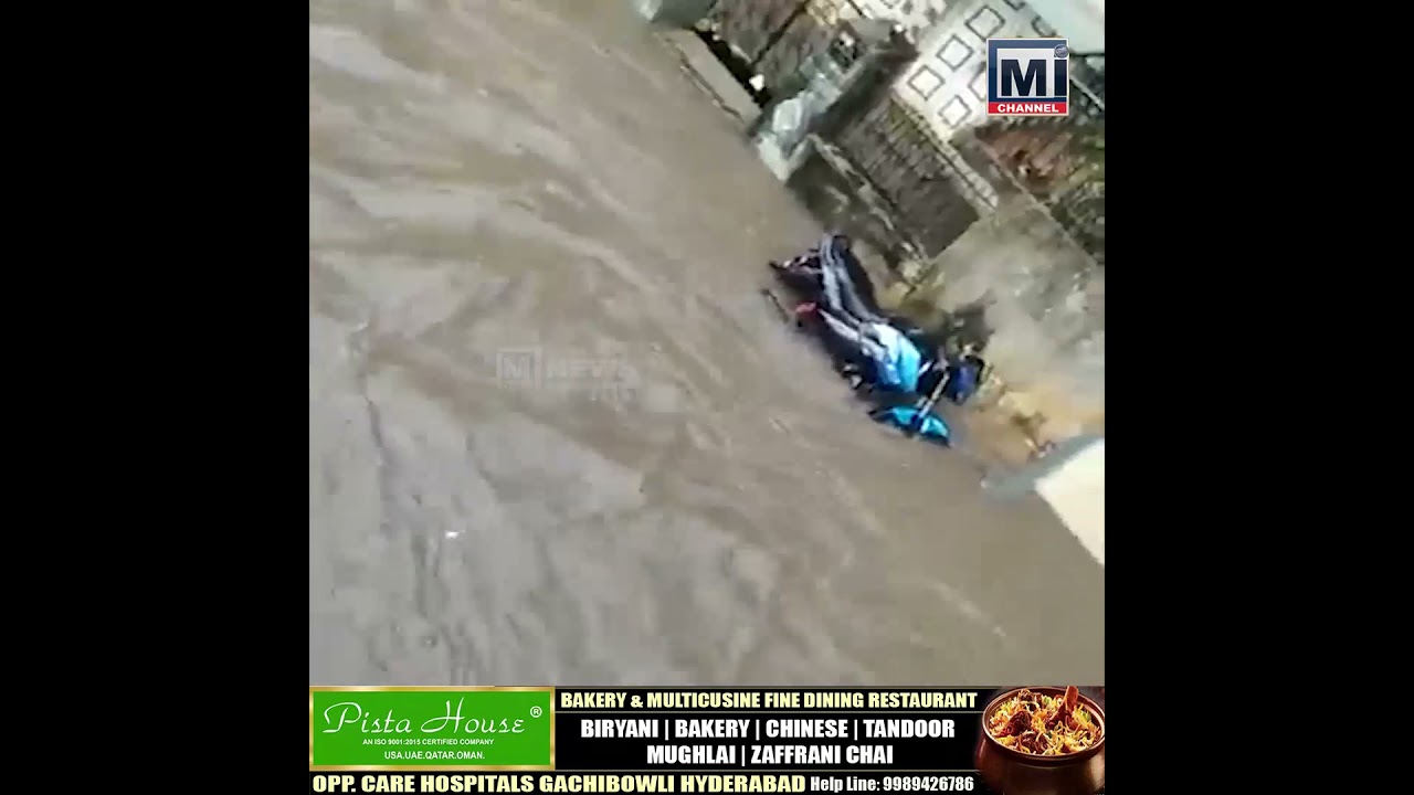 Heavy Rain Water flowing in Kamalanagar Colony, Dilsukhnagar