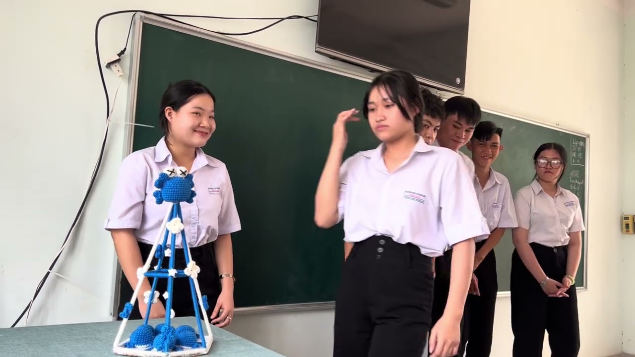 Ngọc Ánh-11A4 -Khối chóp ngũ giác