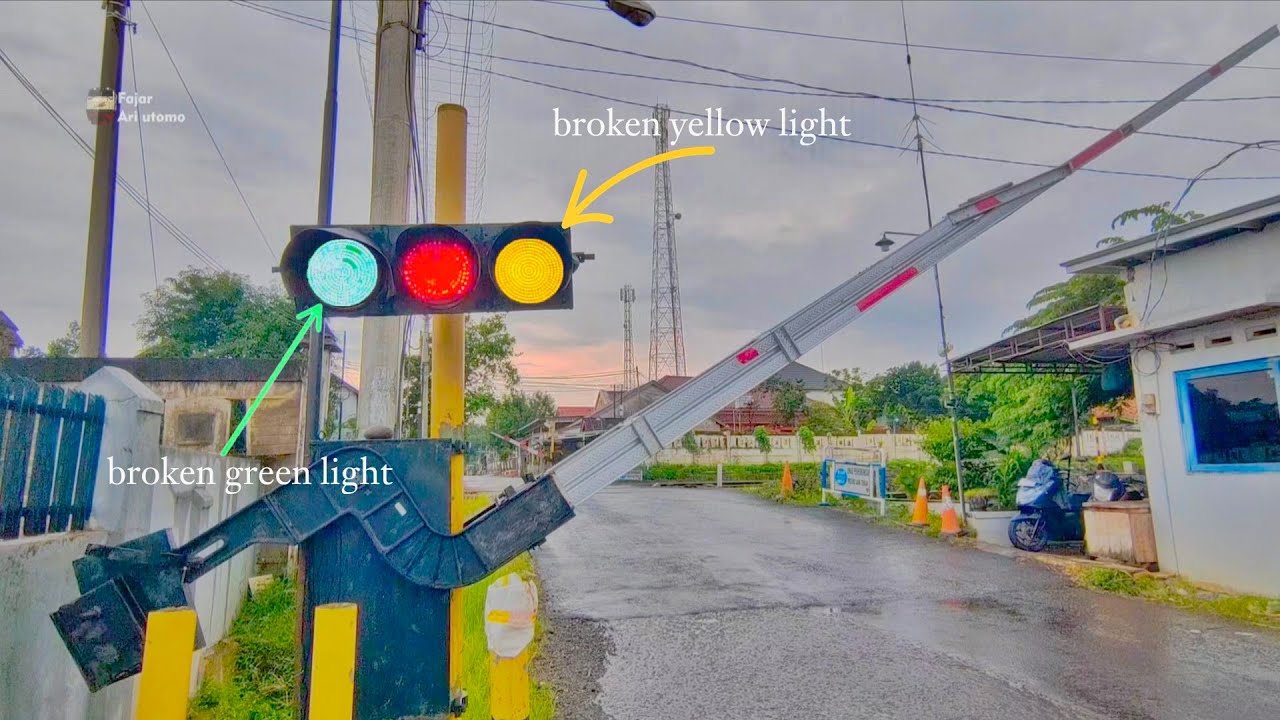Railroad Crossing Indonesia Palang Pintu Kereta Api Manual Perlintasan Alarm Ceramah Unik 2026