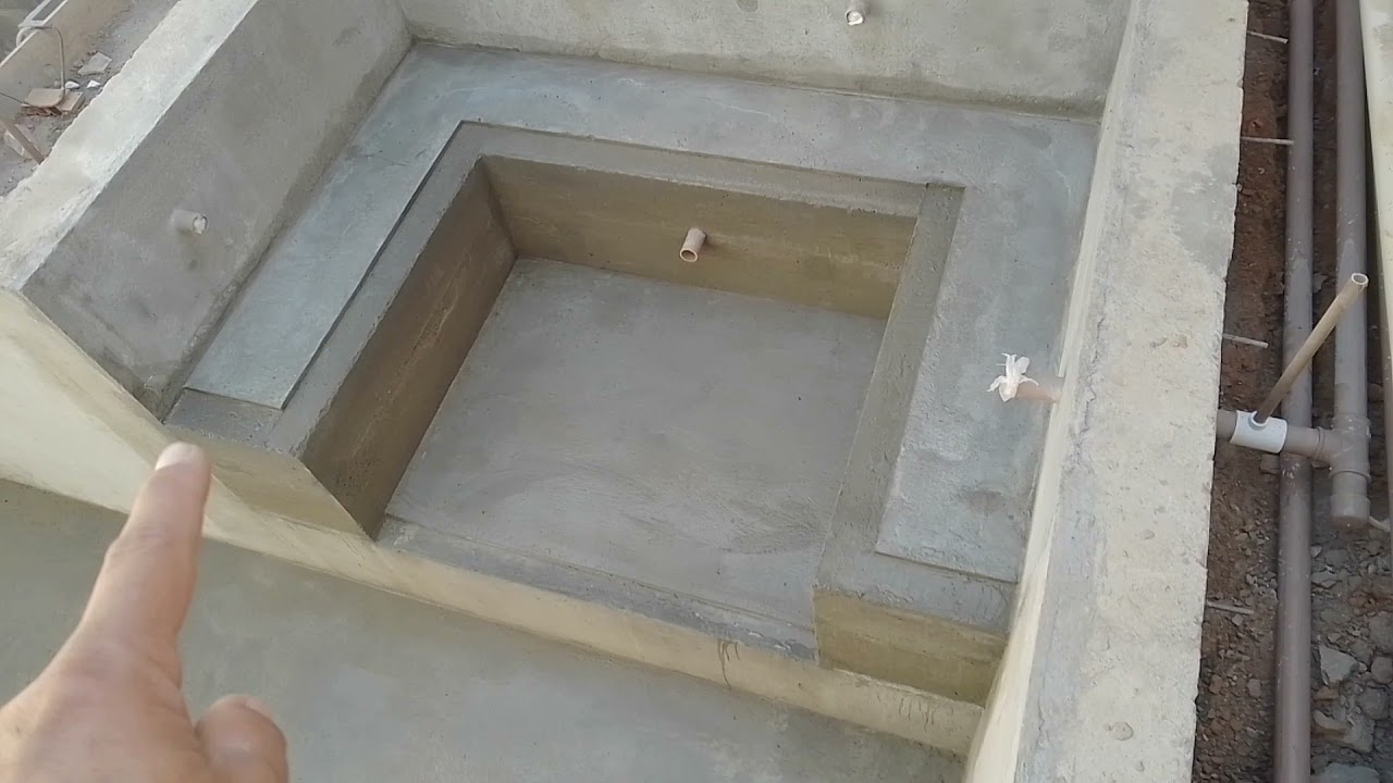 banco da hidromassagem da piscina