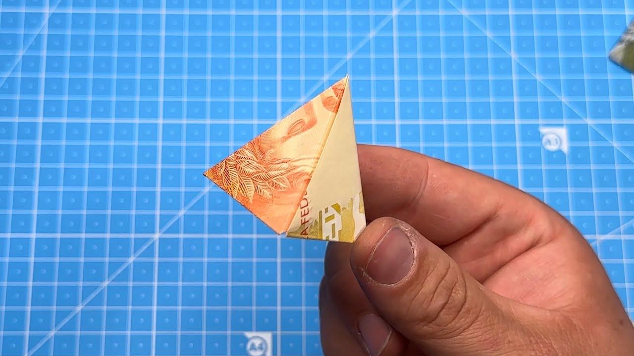 The Easiest Way To Fold A 20R$ Reais Bill Into A Pyramid - Quick And Easy Money Origami Guide