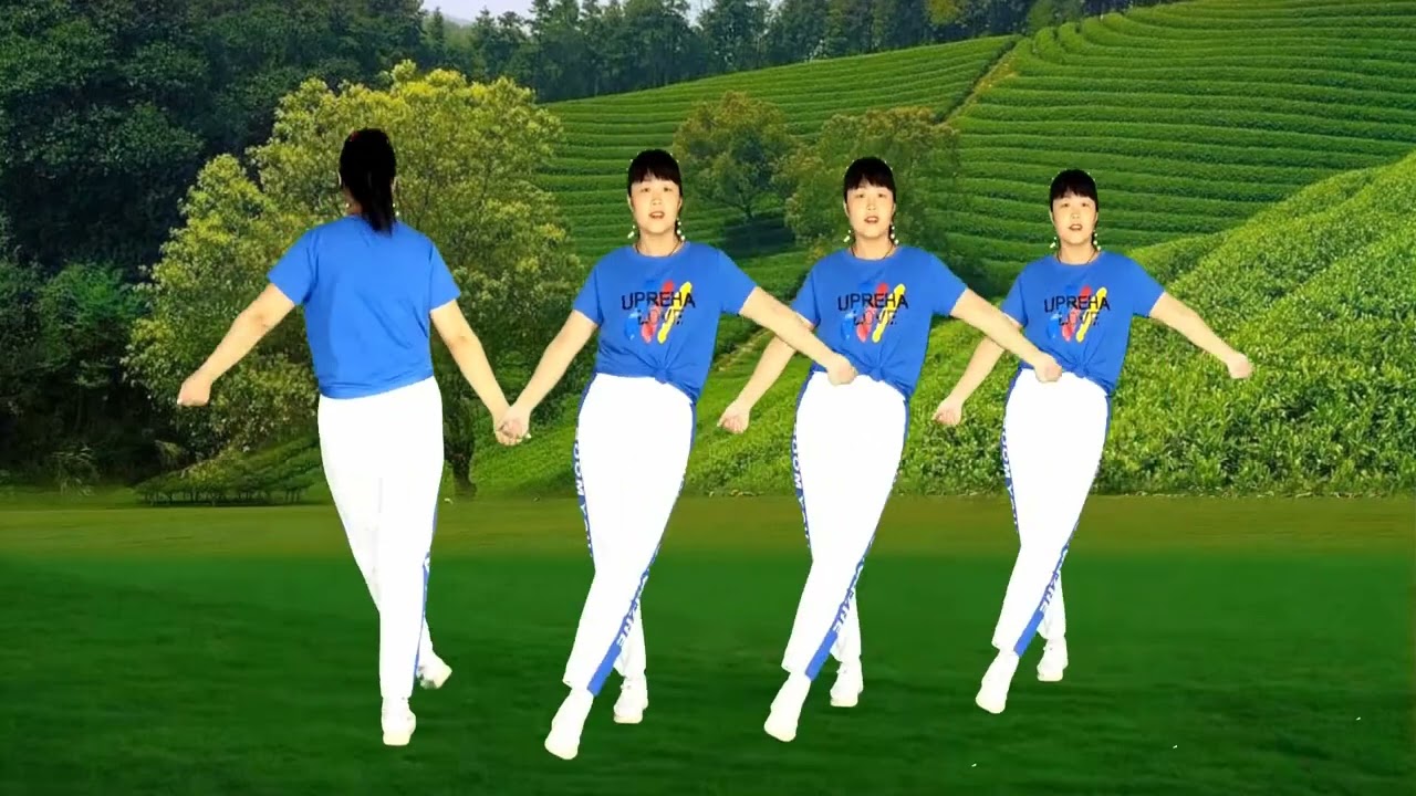 简单易学的广场舞《挥挥手》重温经典老歌，歌声虽美，却听着让人心碎