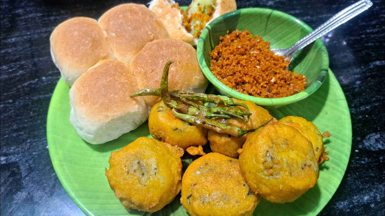 मुंबईचा राजा – गरमागरम वडा पाव😋 l Mumbai Style Vada Pav – One Bite Magic😍 l “घरच्या घरी वडा पाव l