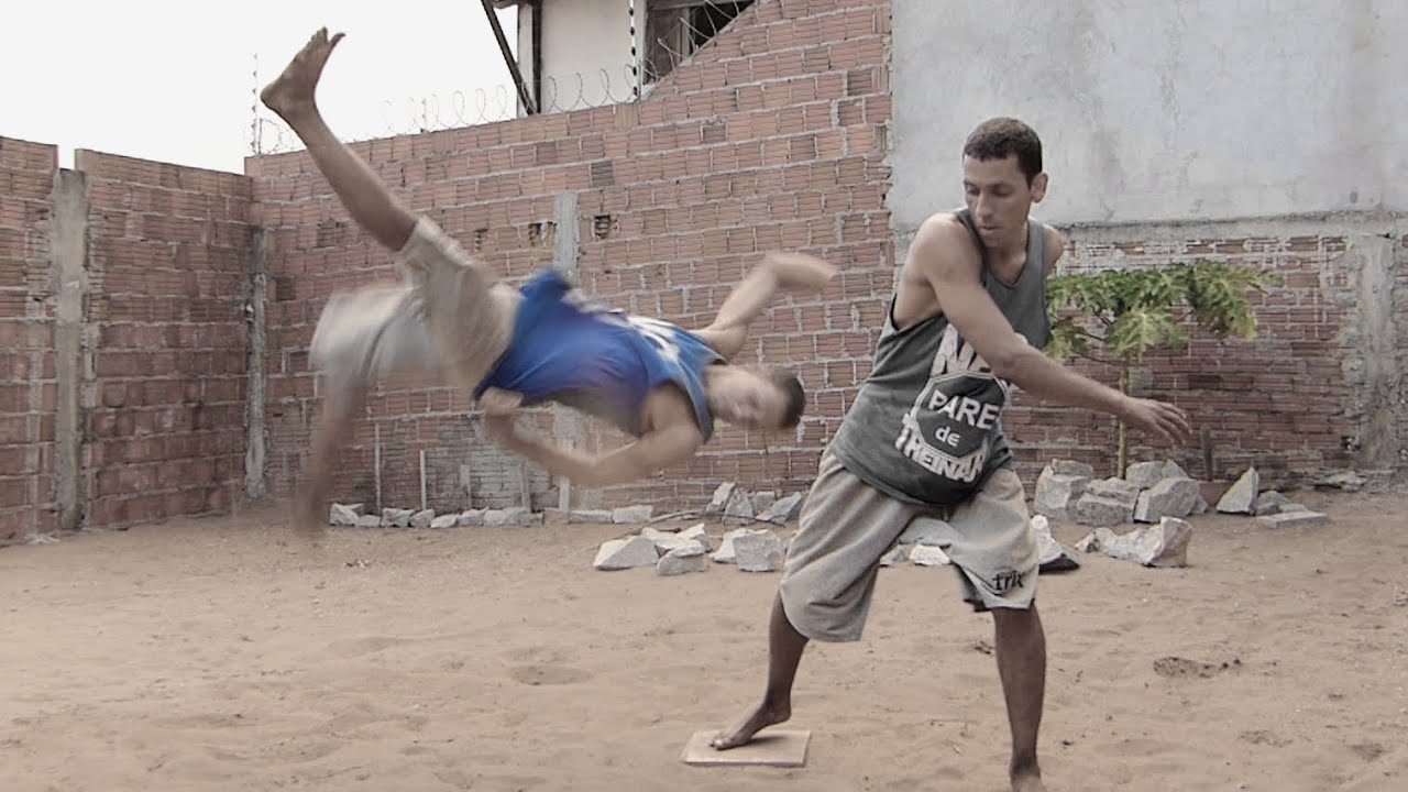 Aerial Scissor | Au Tesoura