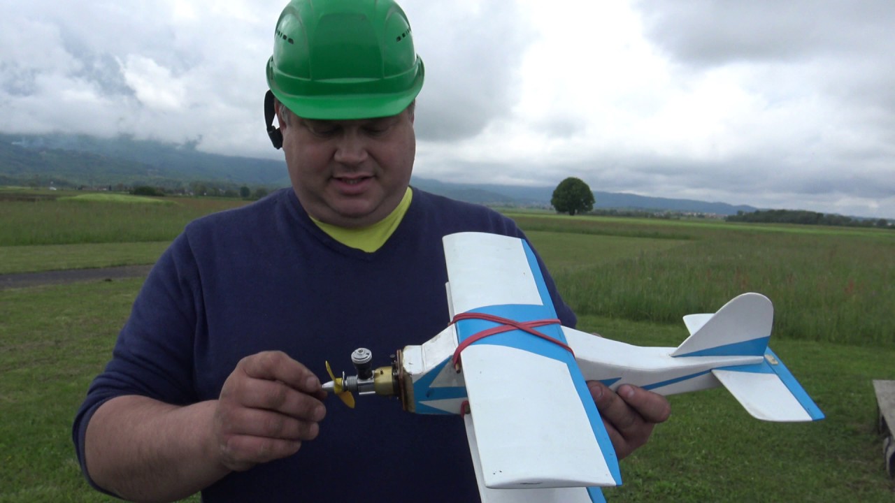 Zaunkönig 400mm Biplane with Cox .049 glow engine Flight review