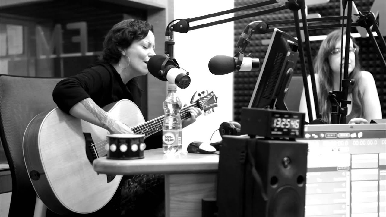 ANNEKE VAN GIERSBERGEN - CIRCLES, LIVE AT RADIO_FM
