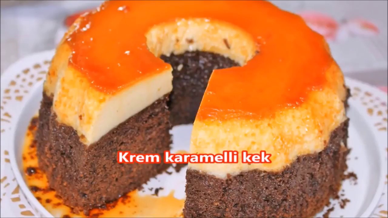 Tek kalıpta aynı anda pişen krem karamelli kek nefis bir lezzet