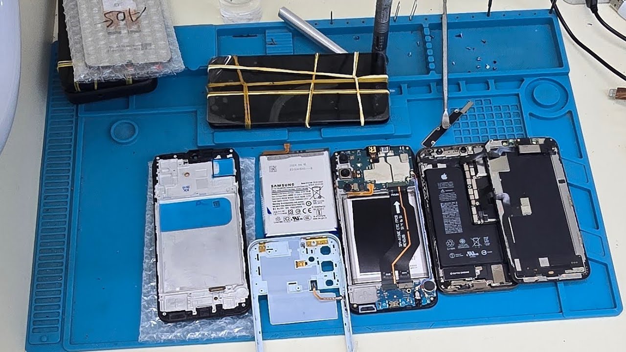 Samsung Galaxy A15 screen and battery replacement #live #technicianlady #viral