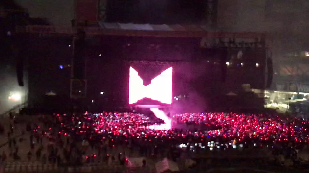 BTS- Idol (Love Yourself Tour CitiField, NY) 10/06/18