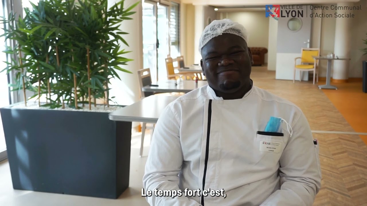 Découvrez le métier de Cuisinier avec Moussa | Ville de Lyon