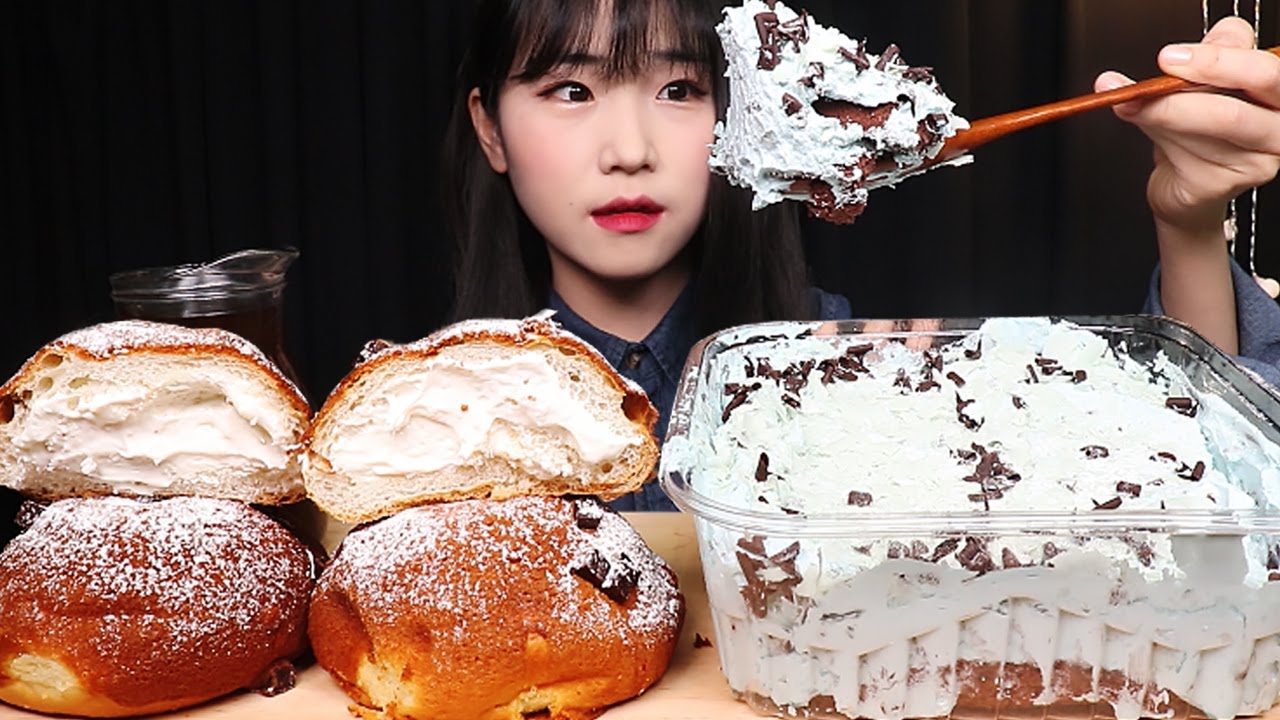이마트 트레이더스 떠먹는 민트초코케이크, 초코칩 크림치즈번 먹방 MINT CHOCO CREAM CAKE, CHOCO CHIP CREAM CHEESE BUN ASMR MUKBANG