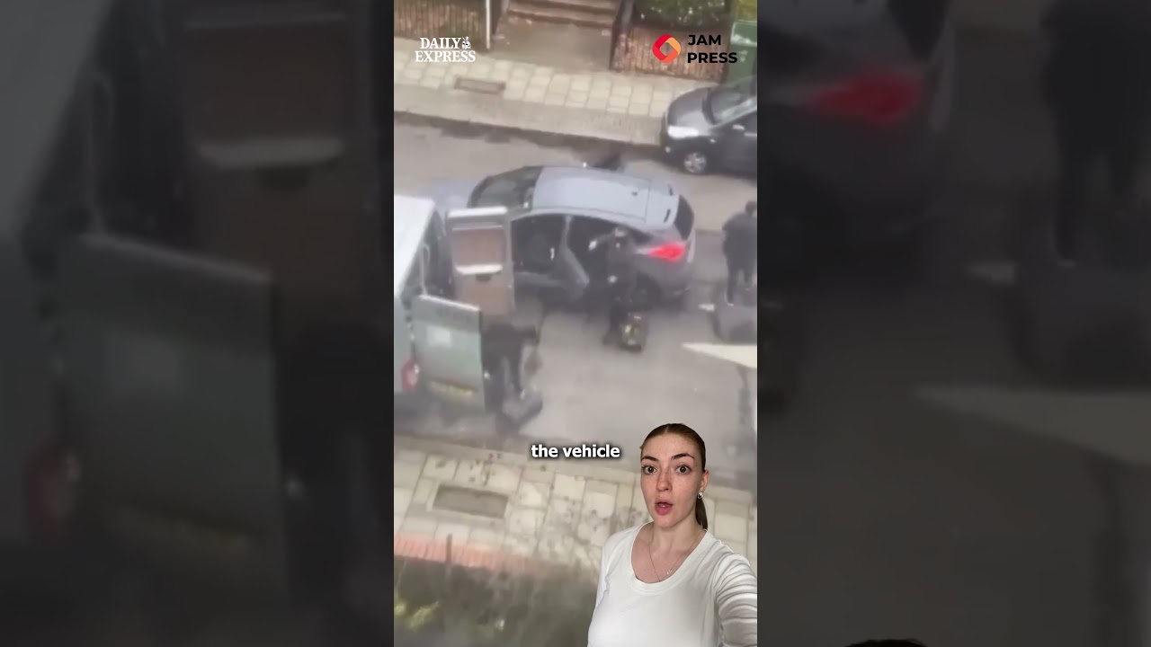 Tool thieves caught on camera emptying tradesman's van before running off  #news #viral