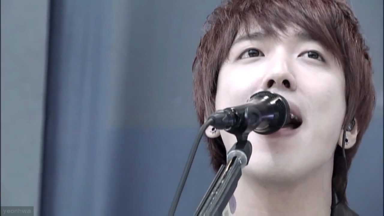 [HD] CNBLUE Major Debut Single Release Event 1_Man in front of the Mirror