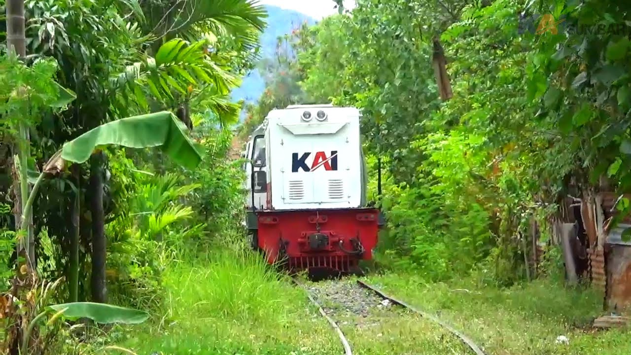 MOMEN LANGKA, LOKOMOTIF BB DORONG GERBONG KE BALAI YASA