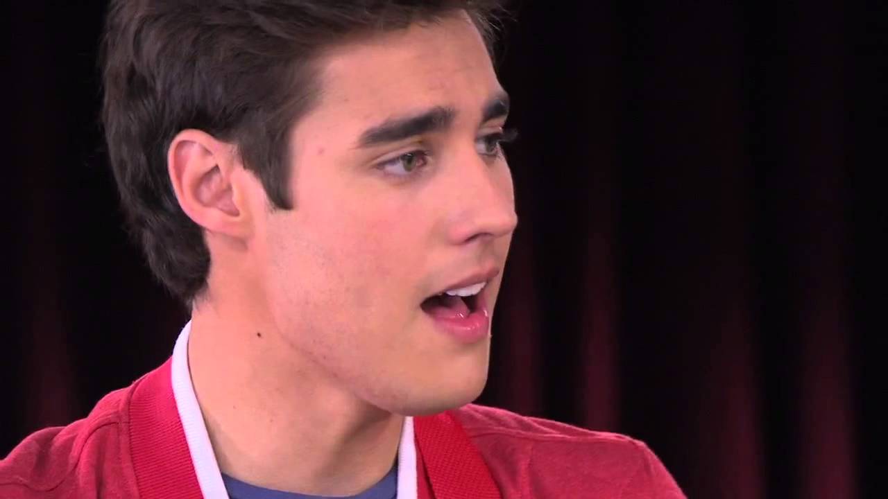 Violetta 2 - Le&oacute;n toca Nuestro Camino