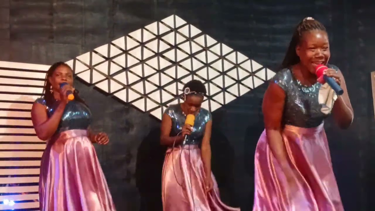   PRAISE &WORSHIP MOMENT 