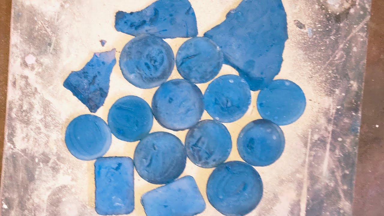 Dyed blue half balls crunchy 💙 #gymchalk #satisfying #viralvideo 
