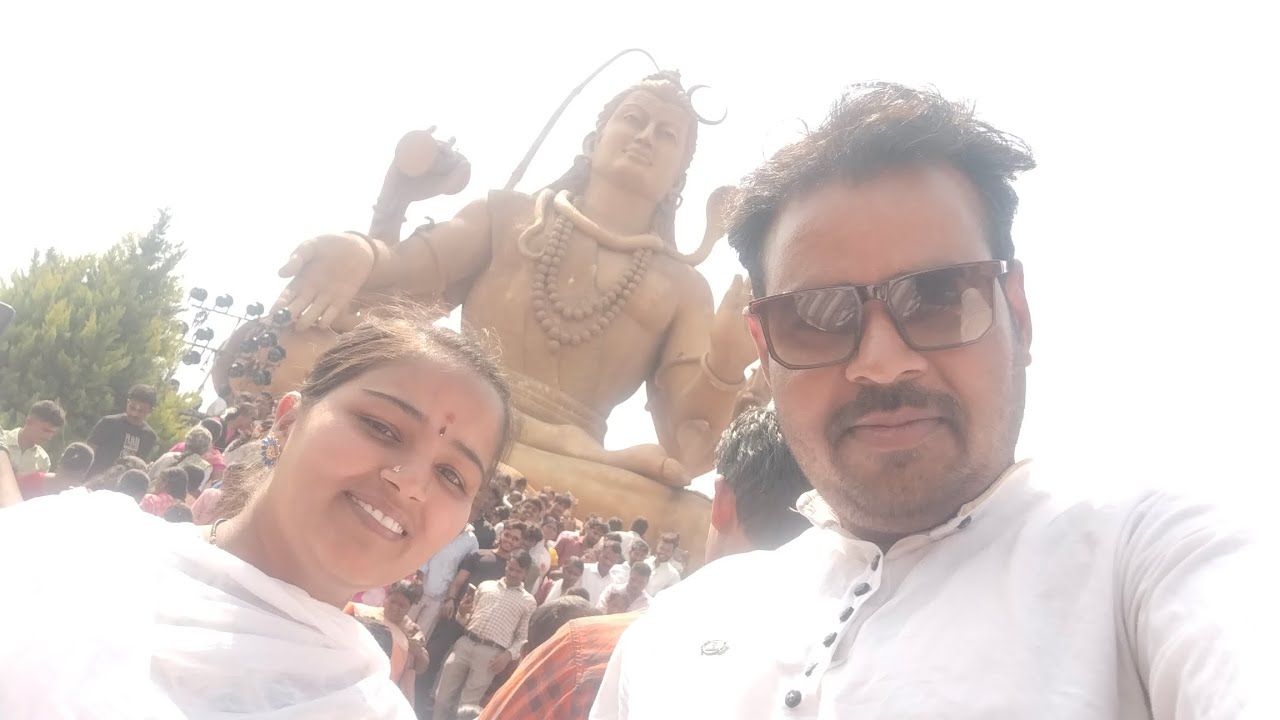 ಶಿವರಾತ್ರಿ ದಿನ ನಾವು 1st ಟೈಮ್ ರಾಮದುರ್ಗ ದಲ್ಲಿ ಇರೋ ಶಿವನ ಮೂರ್ತಿ ನೋಡಕ ಹೋಗಿದ್ವಿ 9 ನೇ ವರ್ಷದ ಶಿವರಾತ್ರಿ 