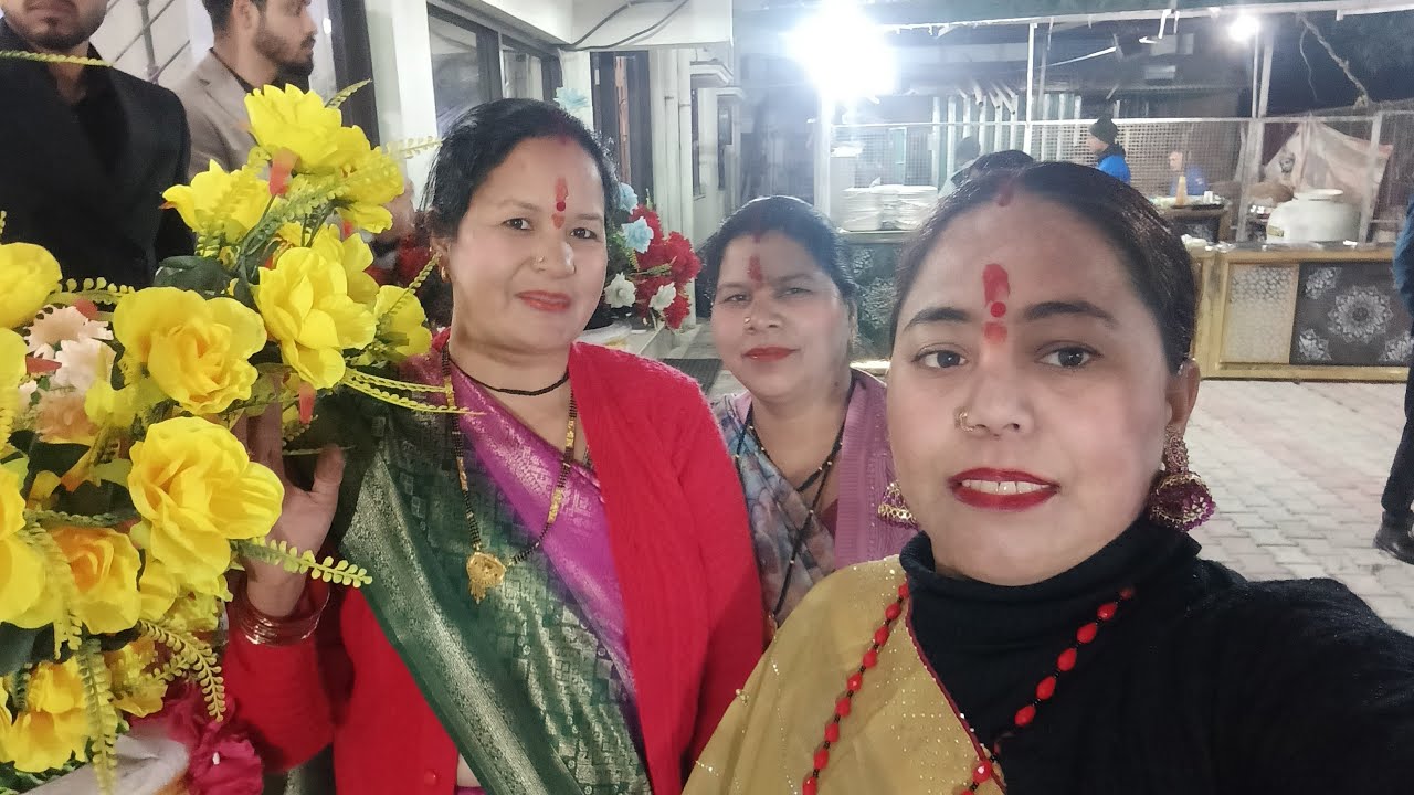 आईए दोस्तों स्वागत है आपका 👍 सुंदर सुंदर भजनों का मजा लीजिए 🙏