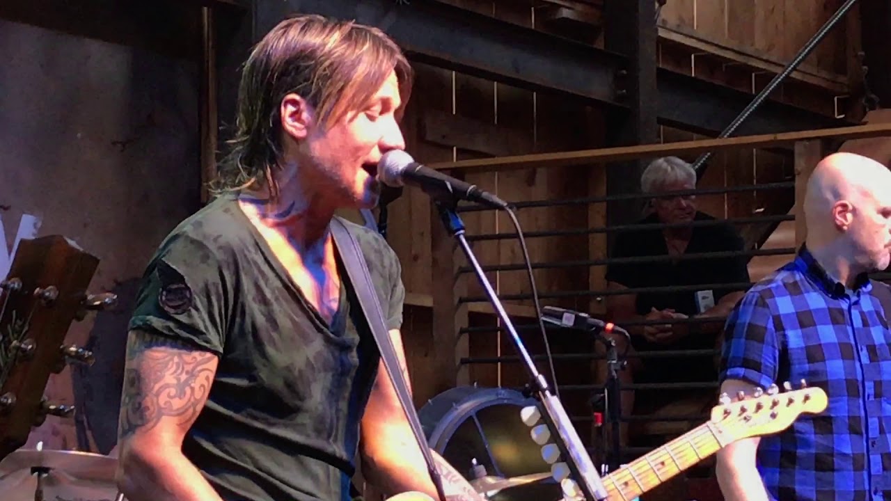 Keith Urban - Gone Tomorrow - HGTV Lodge - Nashville - 6-8-17