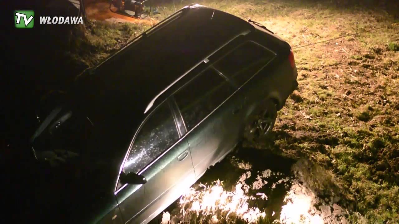 Auto wpadło do rzeczki włodawka 29.12.2013