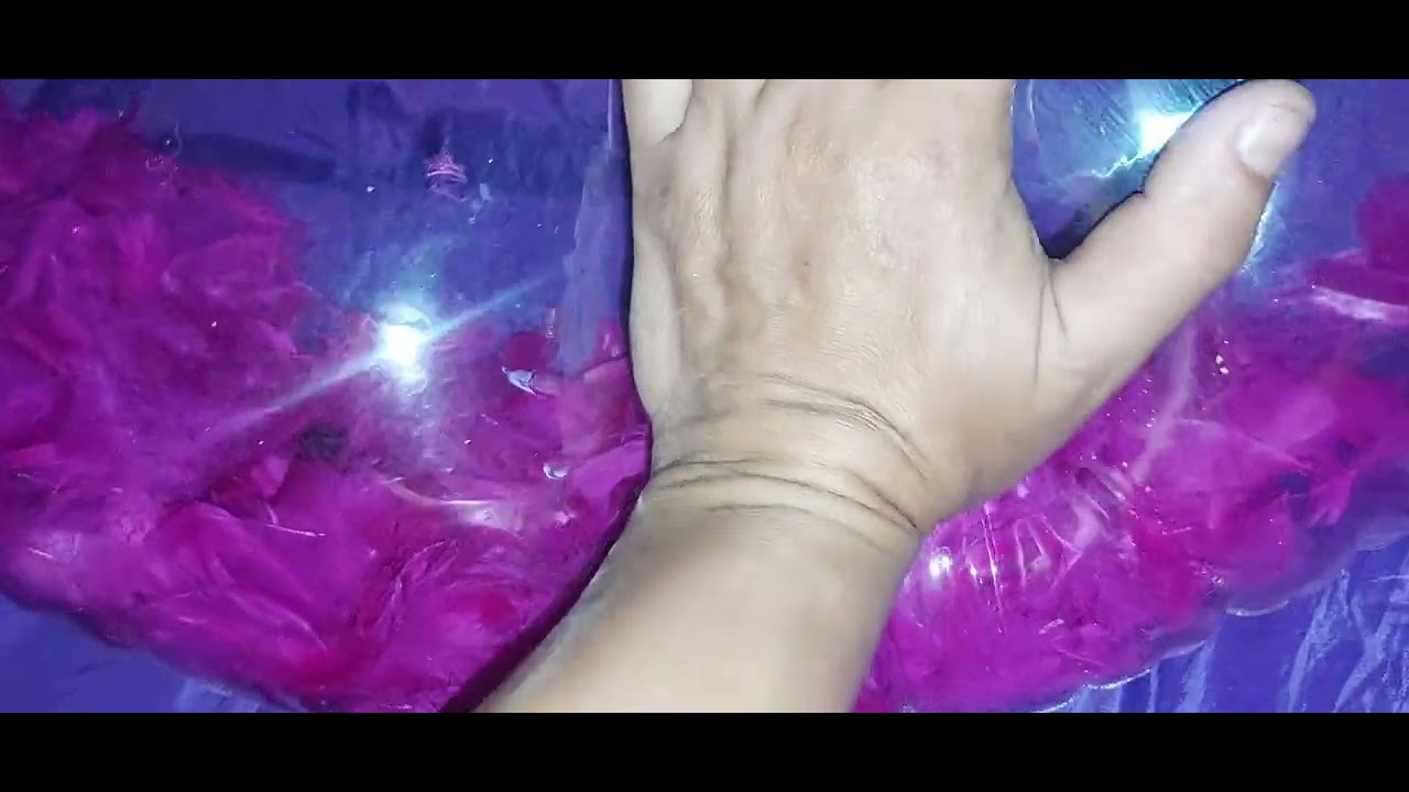 1 swim ring deflating 1 popping(1 úszógumi leeresztés 1 kilyukasztás)