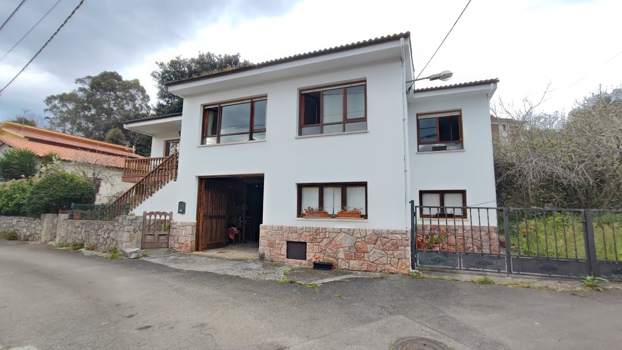 Casa con terreno y garaje de 120m2. A un paso de la playa.