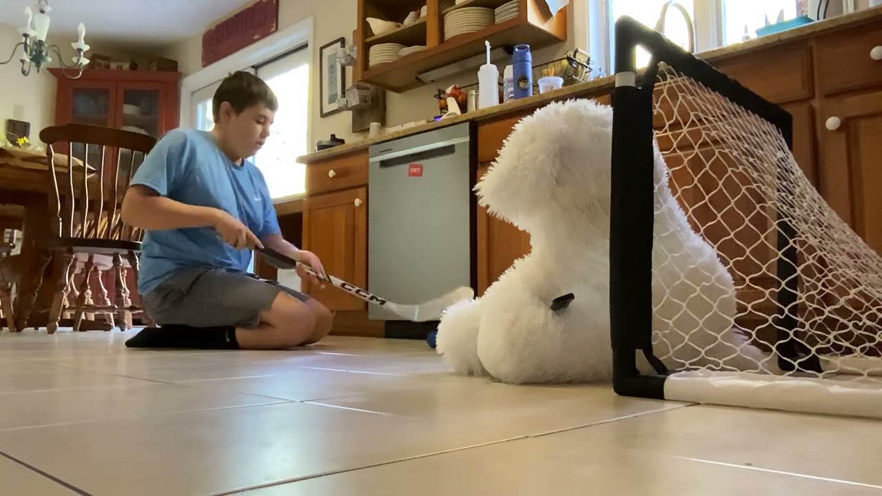 Mammoths vs Wilds knee hockey 