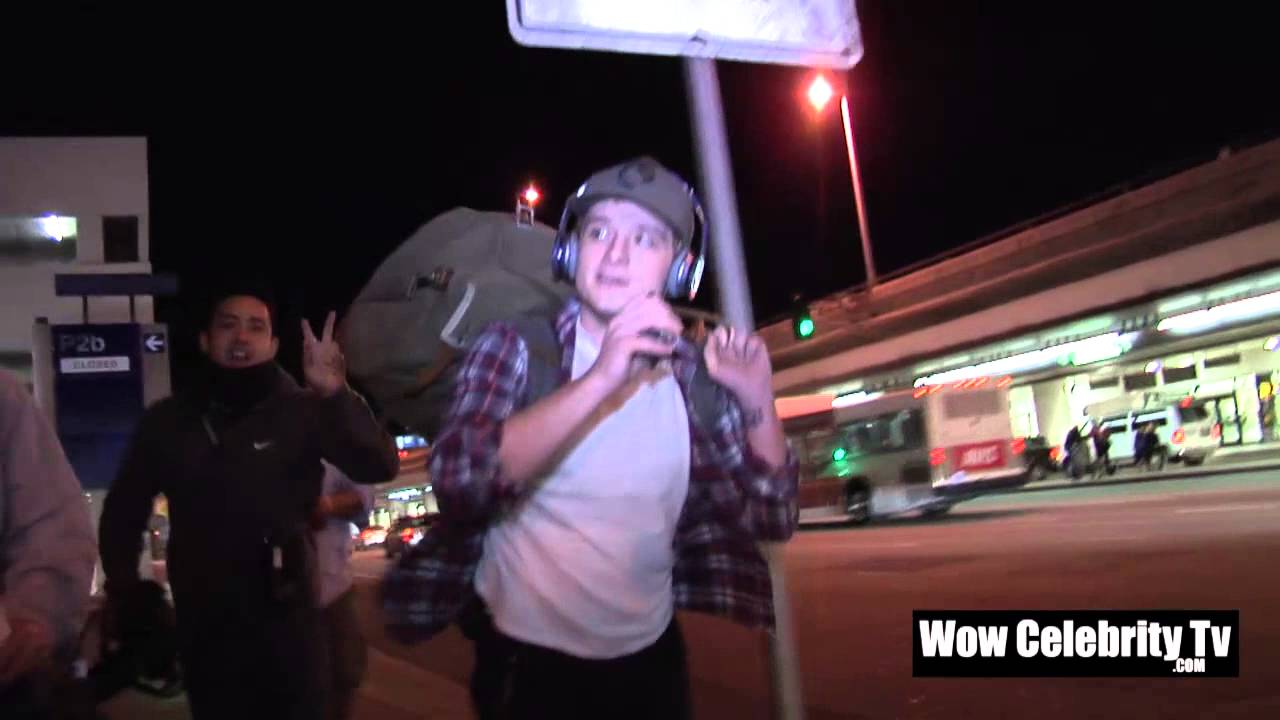 Josh Hutcherson Runs Away From Fans And Paparazzi At LAX Airport