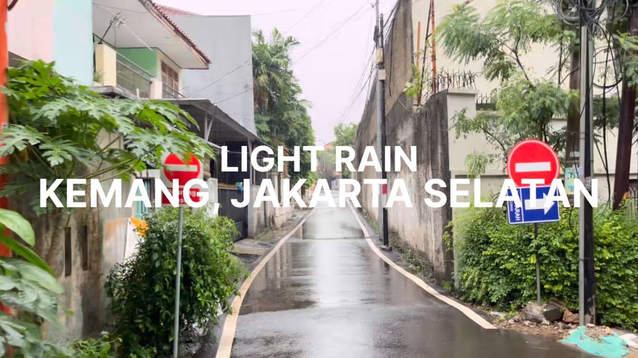 JALAN KAKI DI KEMANG JAKSEL SAAT GERIMIS