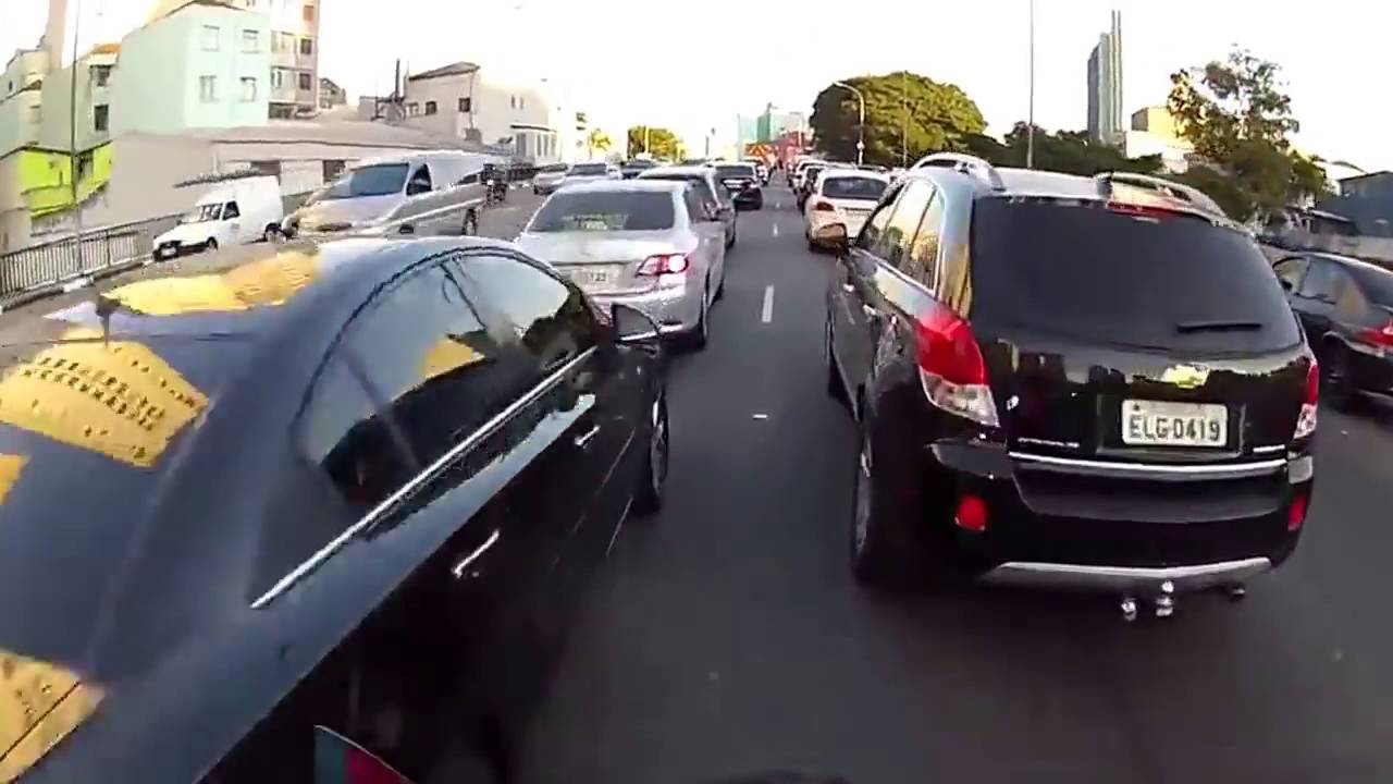 Crazy Bike Rider Overtaking In Brazil Heavy Traffic At 100 MPH