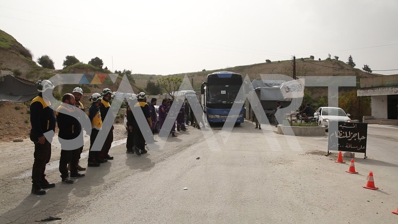 وصول الدفعة الثانية من مهجري مدينة حرستا إلى قلعة المضيق بحماة
