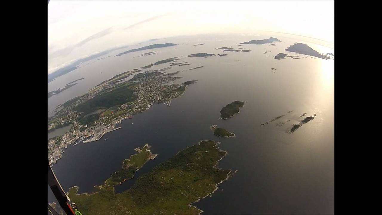 Paraglider opptrekk fra Rota ved Florø by.