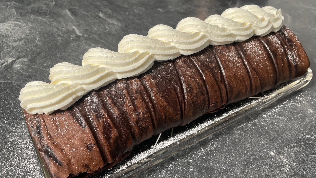 Unglaublich lecker und einfach! Jeder wird nach dem Rezept fragen! Leckere Schoko-Himbeer Rolle!