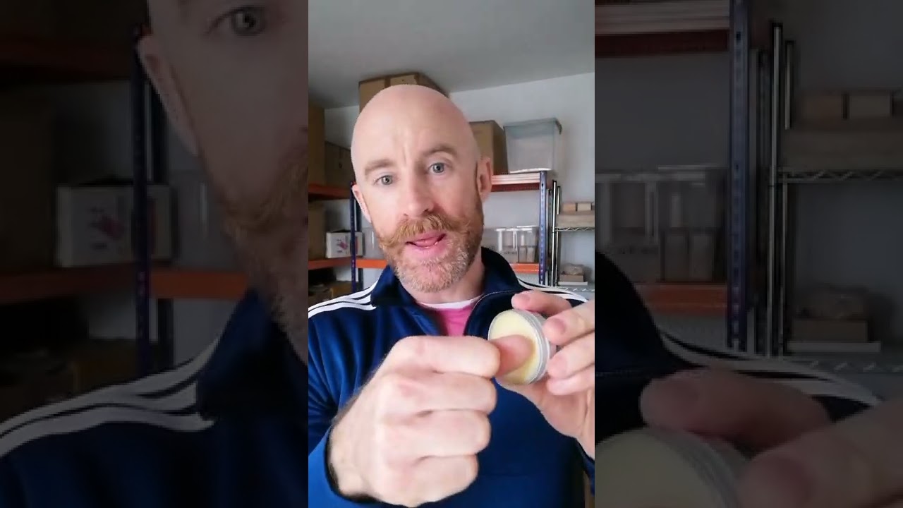 Не наносите бальзам для бороды пальцами!
