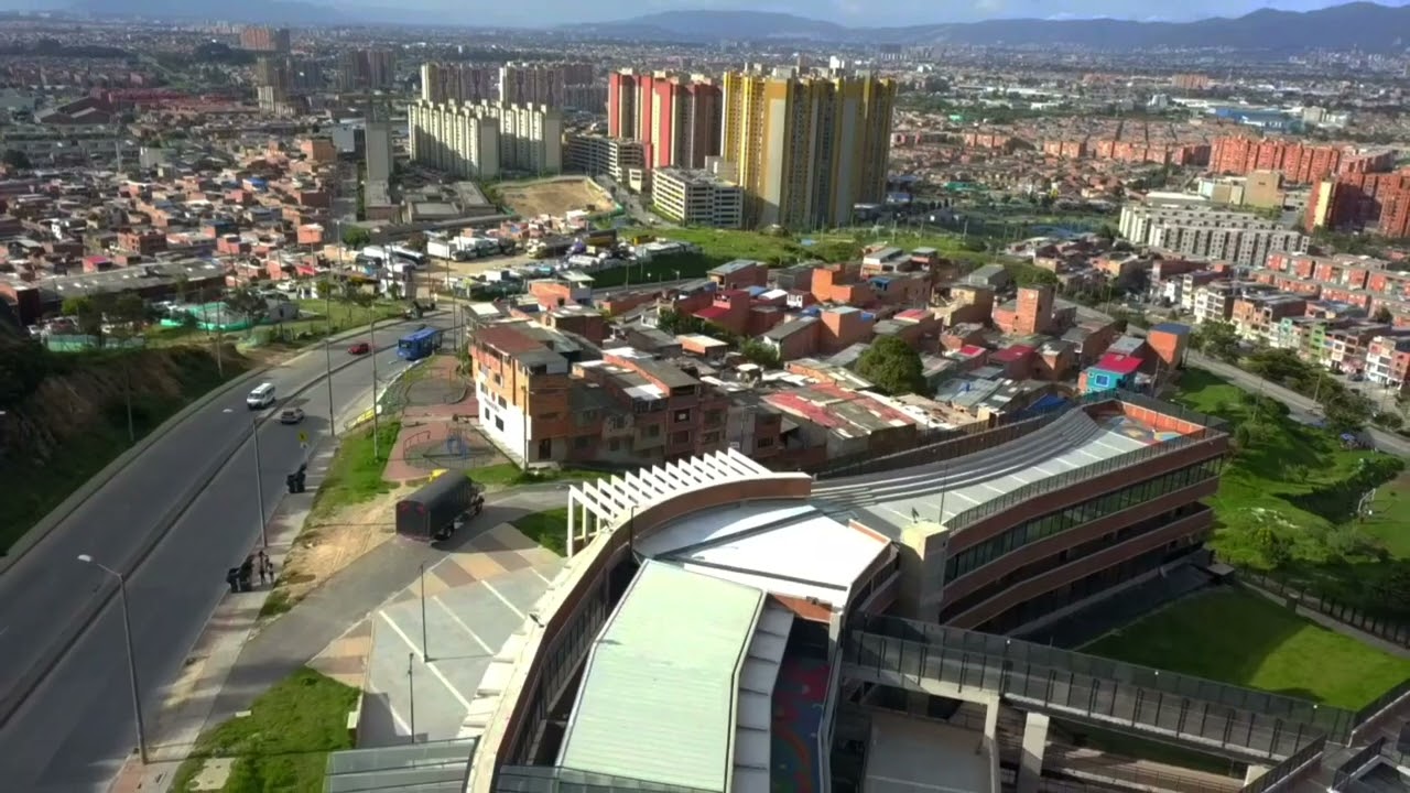volando sobre sierra morena localidad ciudad Bolivar  con mi drone mavic pro.