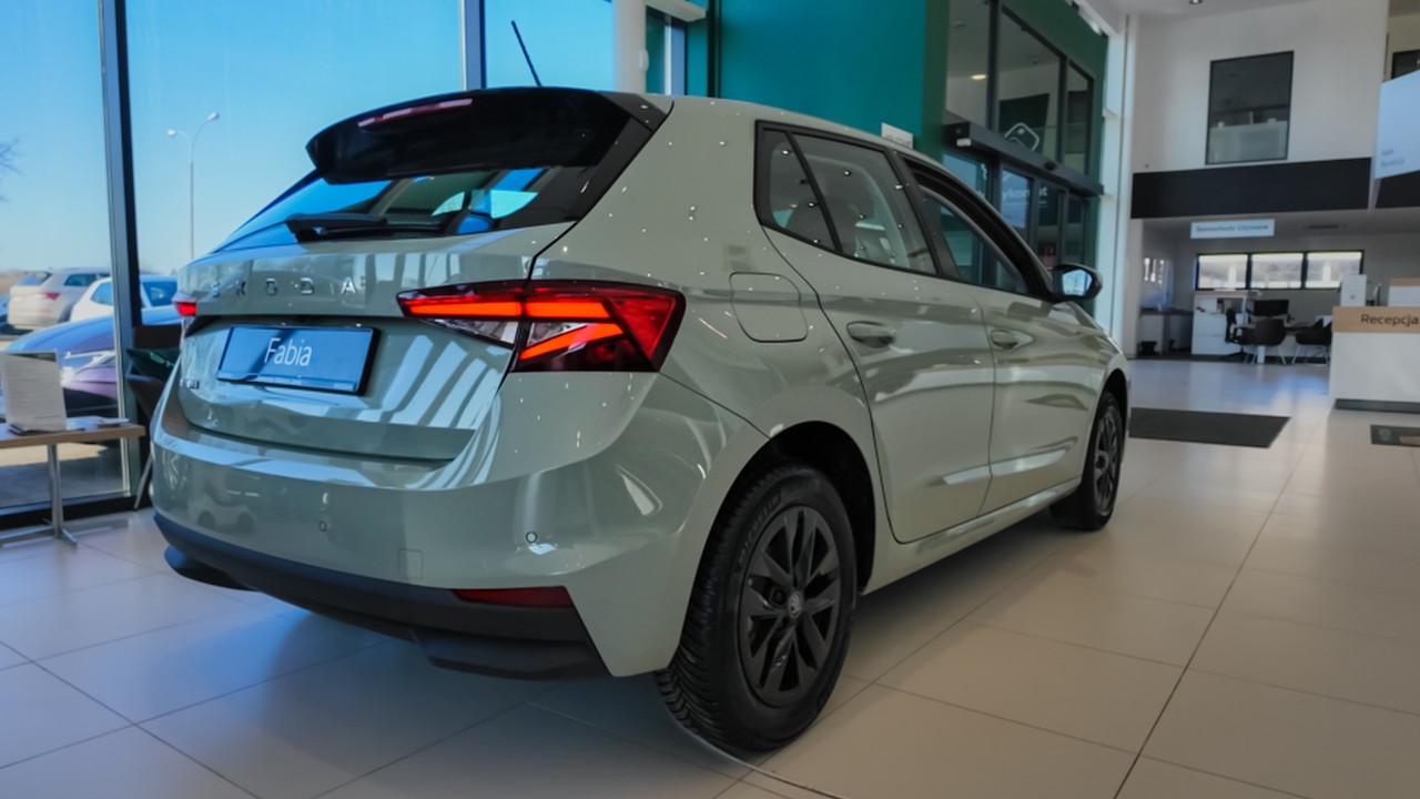 2026 Skoda Fabia Drive / Zieleń Timiano Niemetalizowany / Wnętrze Loft | 4K