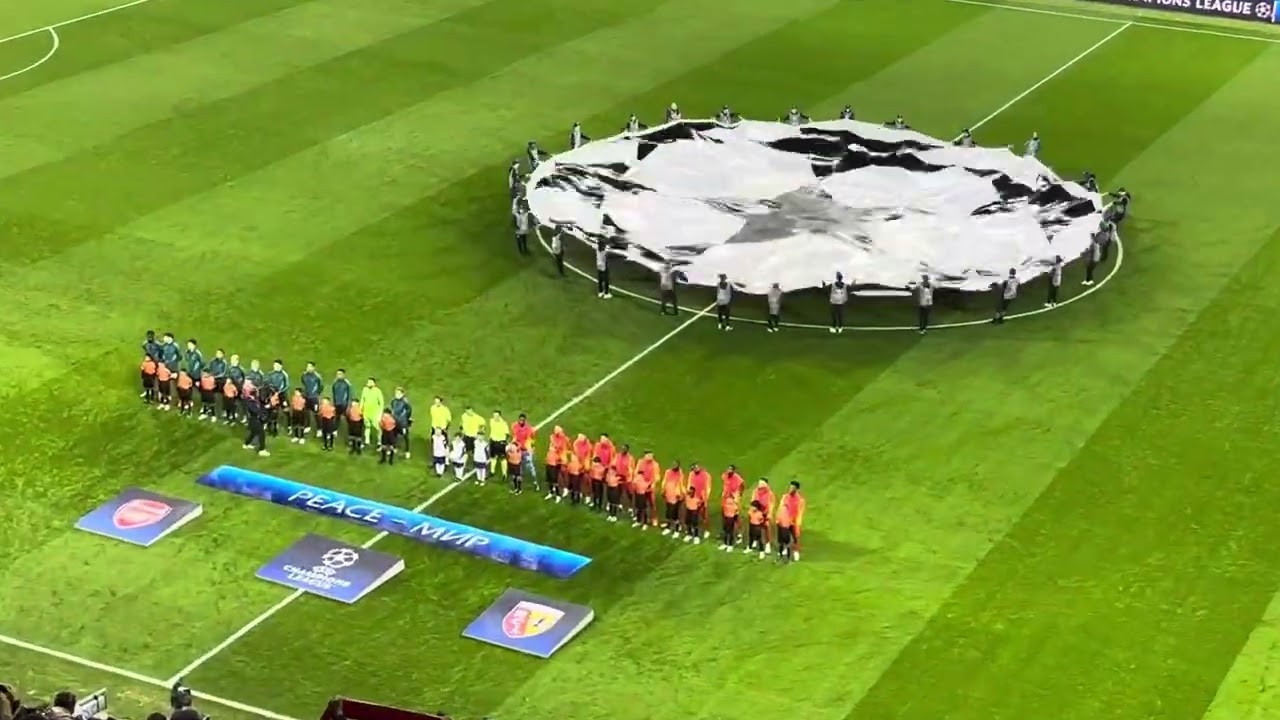 Lens Arsenal Entrée des joueurs parcage gunners et fête à Bollaert