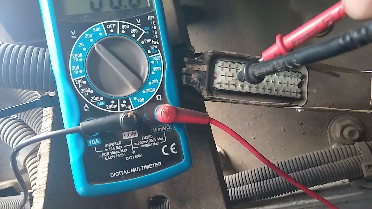Teste de alimentação no conector do modulo do arla SCR - Volvo FM 370