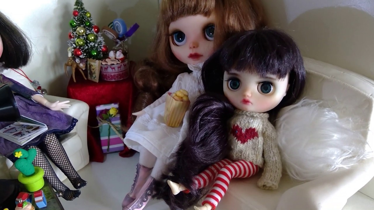 Blythe dollhouse tour and Introduction to my Blythes