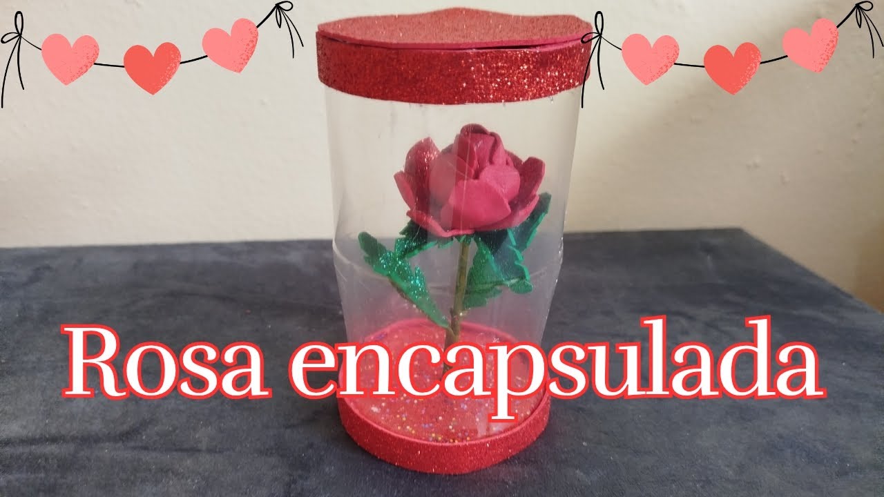 Rosa encapsulada con botella plástica
