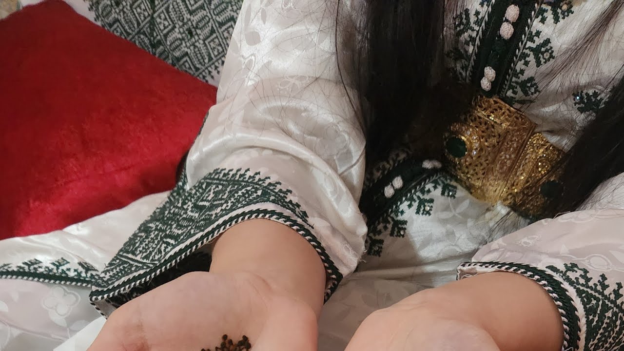 مسكينة هاد البنت قصتها تبكي 😢 جارهم إهتاصبها وواليديها سمحو ليه وعاشت ظروف صعيبة بسبابو 😰