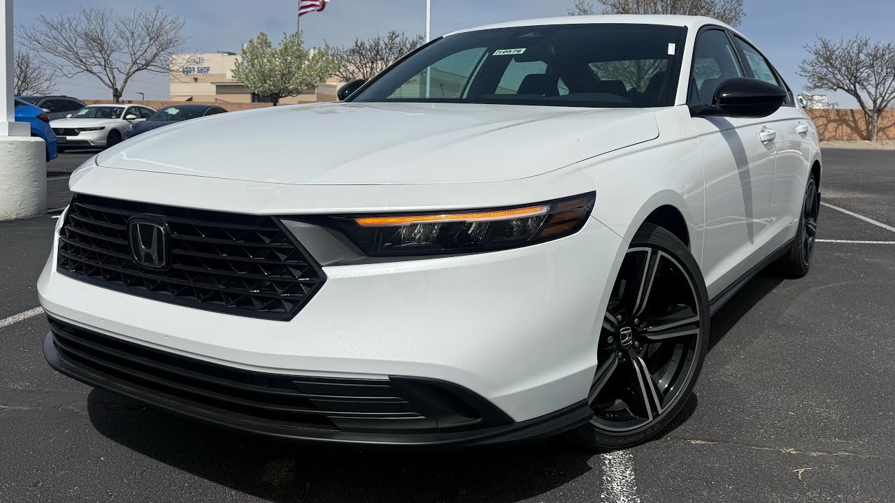 Honda Accord Sport Hybrid 2026 года — цвет «Платиновый белый жемчуг» — подробный обзор.