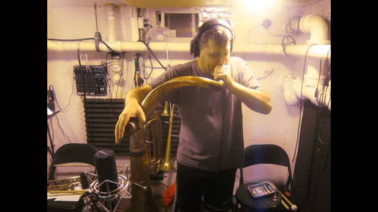 Danny Flam plays Avinu Malkeinu on Shofar (Our Father, Our King on Ram's Horn)