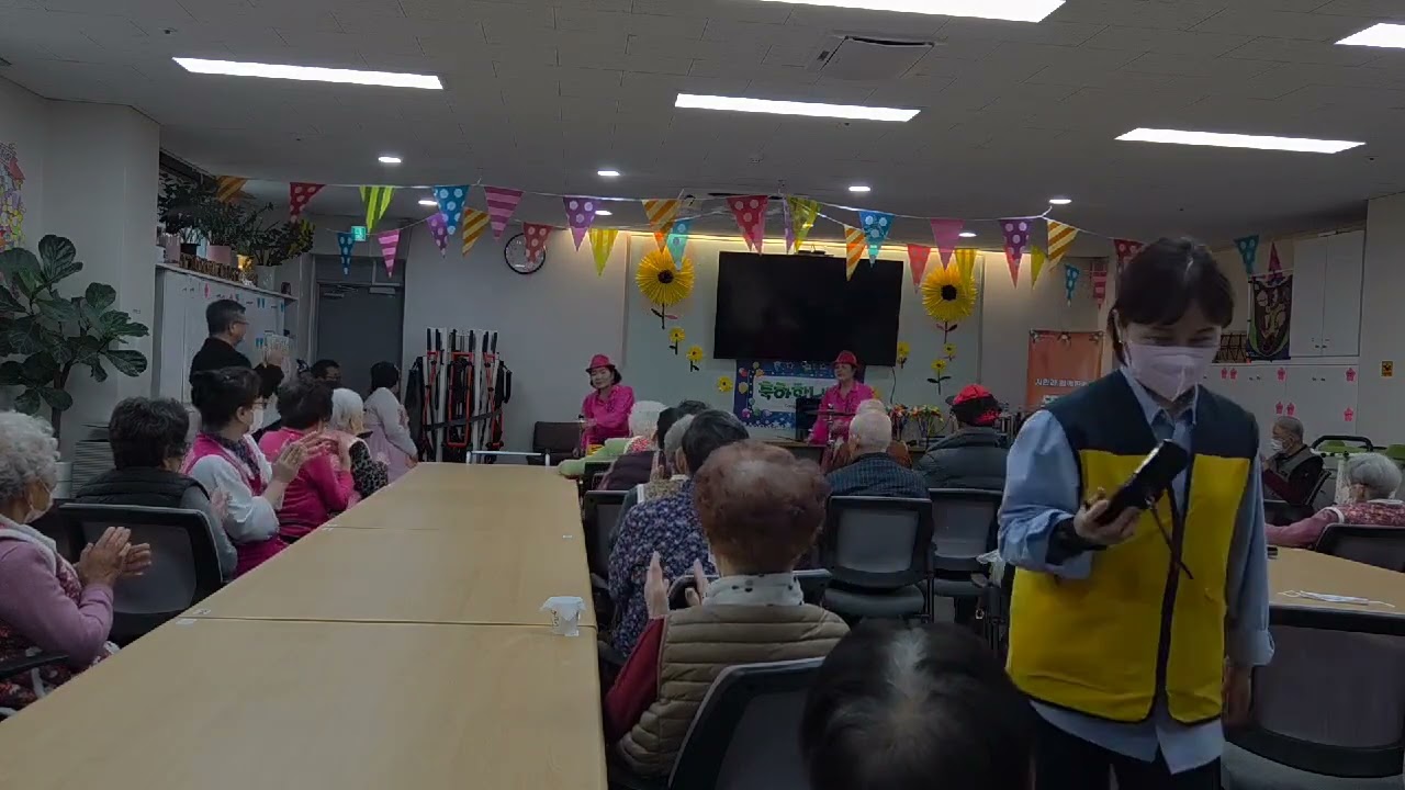 고고장구 연주/모천순, 최을옥 해바라기주간보호센터에서...