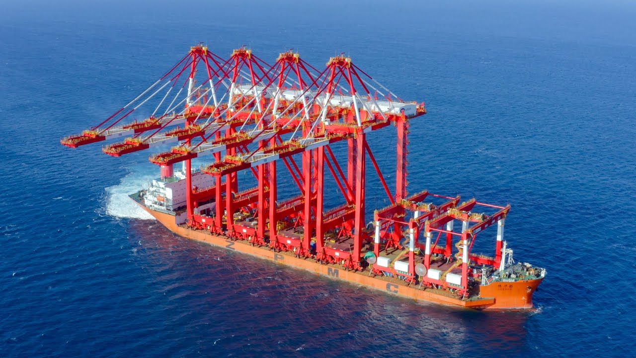 World&rsquo;s Rarest Cargo? Zhen Hua 16 Carries Towering Cranes Across the Ocean
