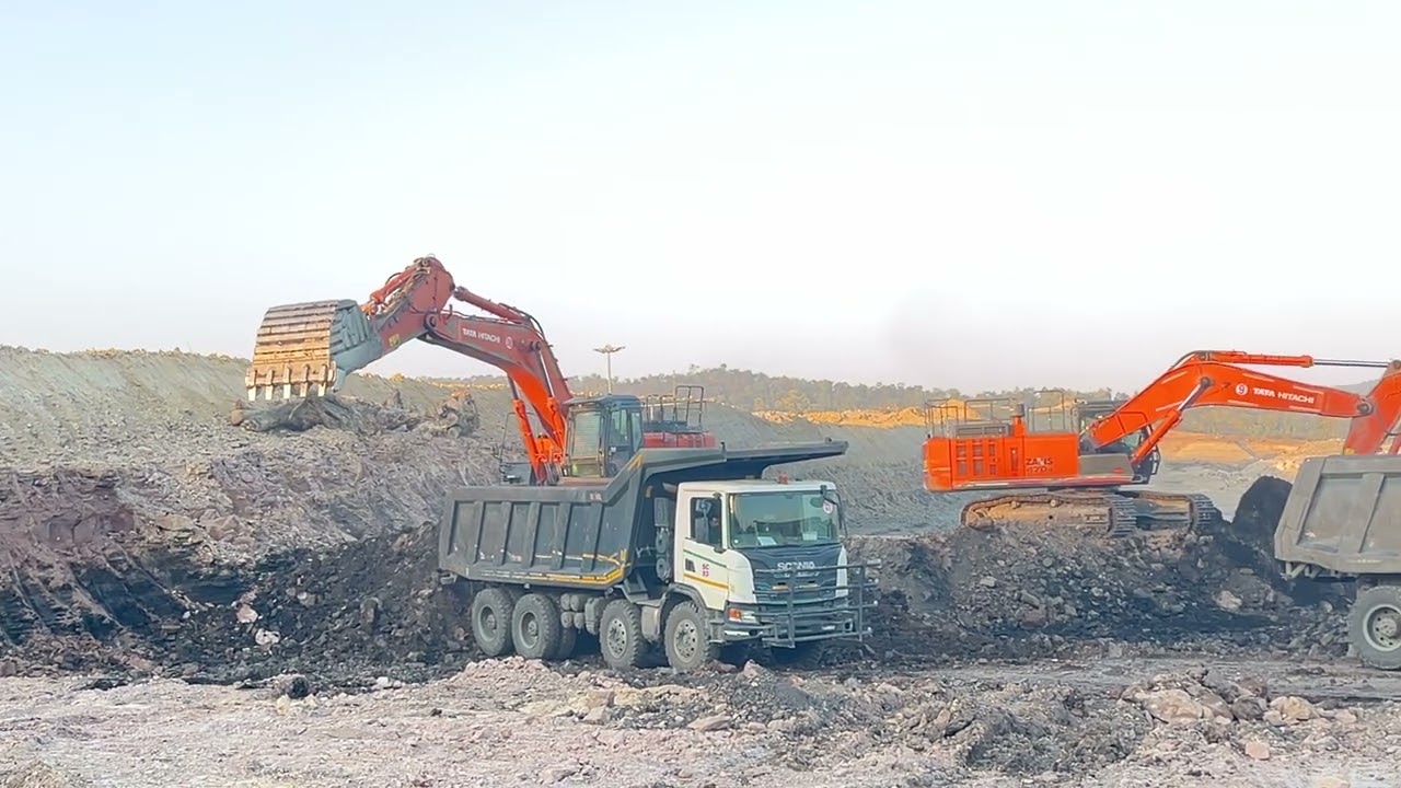 Biggest Coal Mining Excavator Loading 40 Ton Dump Truck | Heavy Earth Moving Machinery in India
