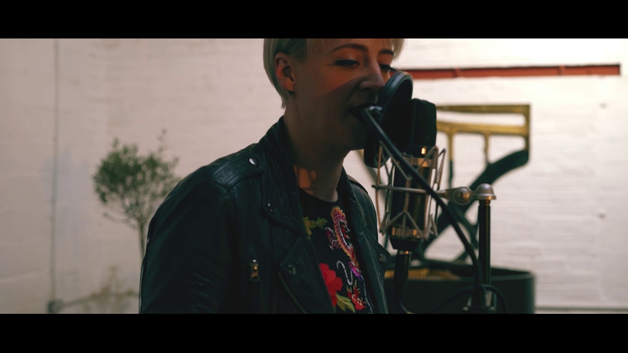 Lindsay Dracass - 'Not Mine' | Live Studio Session
