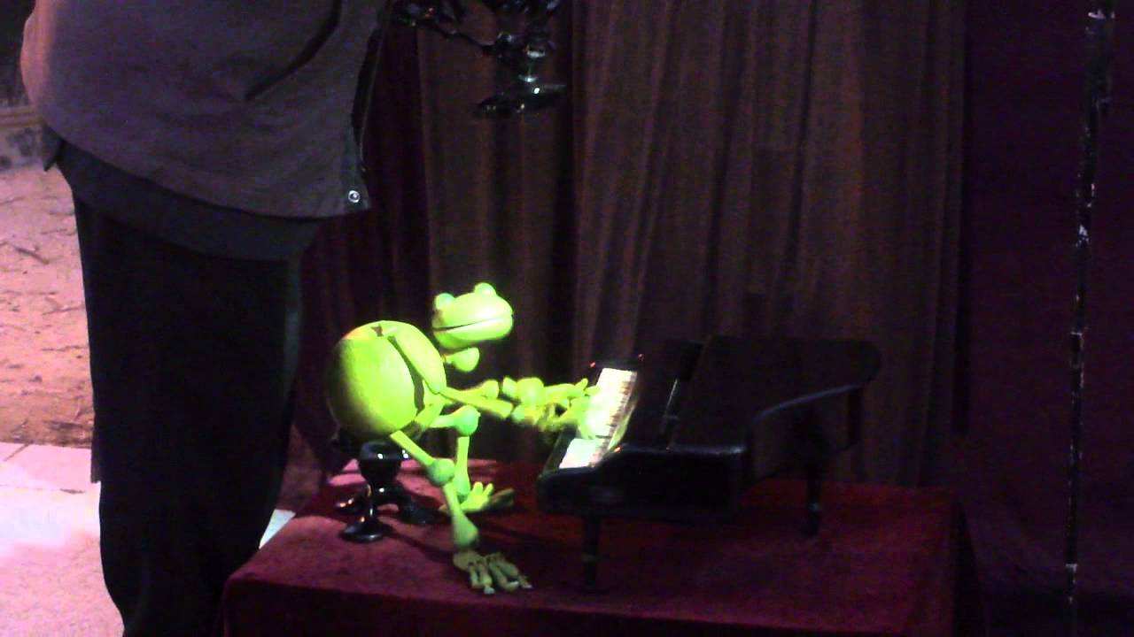 En esta noche m&aacute;gica, hasta las ranas tocan el piano.